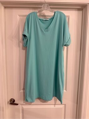 Zenana Outfitters Aqua V-Neck Tunic Top